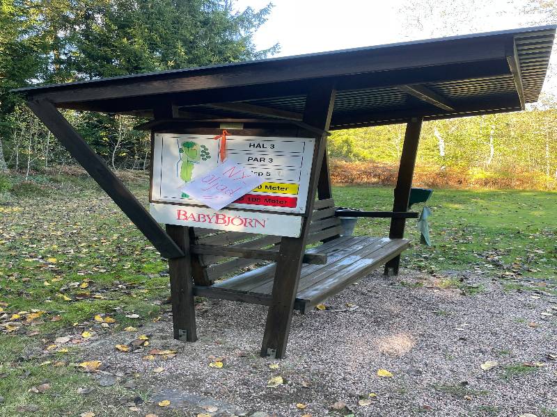 Nu är bänken vid hål 3 nyoljad!